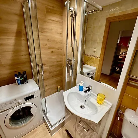 View 3 Fast Wifi 1gbs 85'tv Amazontv Hbo Disney+ * 华沙