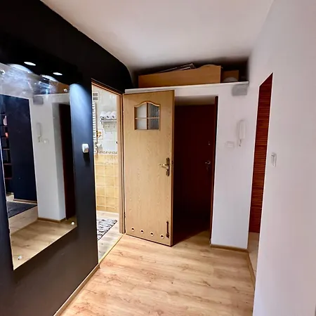 View 3 Fast Wifi 1gbs 85'tv Amazontv Hbo Disney+ Apartment Warsaw