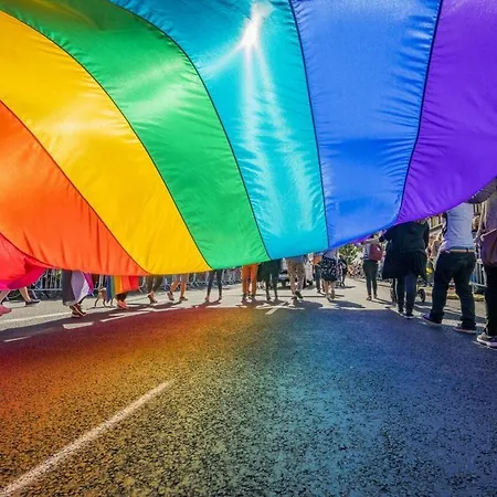 View 3 Fast Wifi 1gbs 85'tv Amazontv Hbo Disney+ *