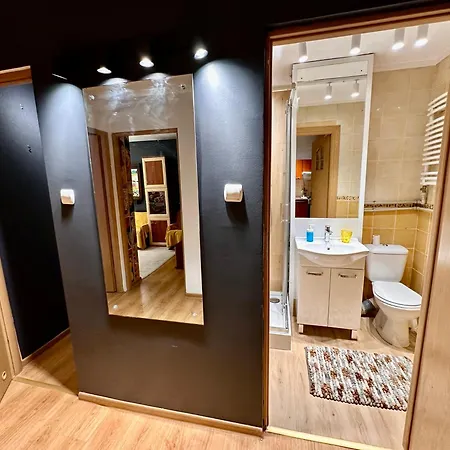 View 3 Fast Wifi 1gbs 85'tv Amazontv Hbo Disney+ アパート ワルシャワ