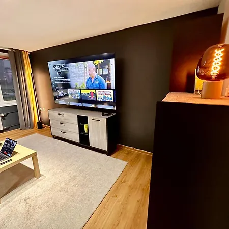 View 3 Fast Wifi 1gbs 85'tv Amazontv Hbo Disney+