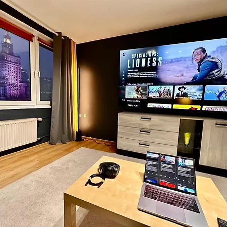 View 3 Fast Wifi 1gbs 85'tv Amazontv Hbo Disney+ דירה ורשה