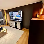 View 3 Fast Wifi 1gbs 85'tv Amazontv Hbo Disney+