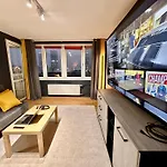 View 3 Fast Wifi 1gbs 85'tv Amazontv Hbo Disney+ Apartmán Varšava