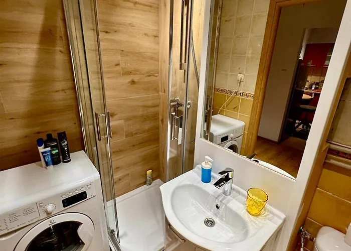 View 3 Fast Wifi 1gbs 85'tv Amazontv Hbo Disney+ * Warschau