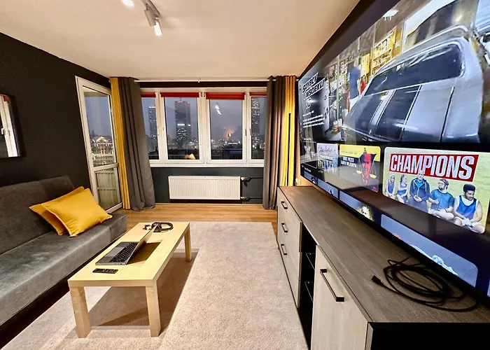 View 3 Fast Wifi 1gbs 85'tv Amazontv Hbo Disney+ Apartment Warschau